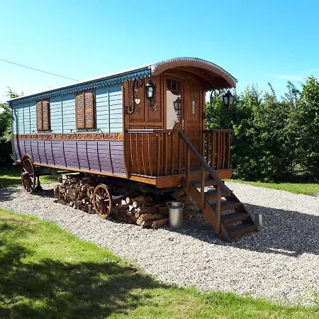 La Roulotte De Glorit Semesterbostad