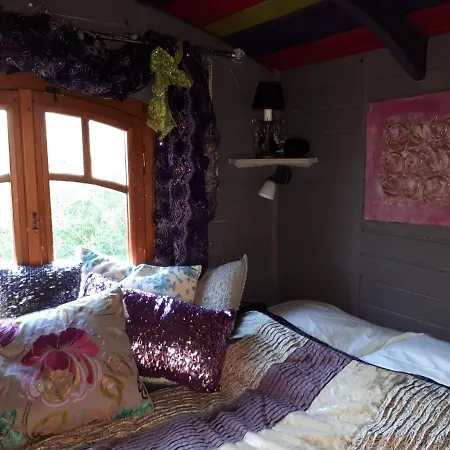 Semesterbostad La Roulotte De Glorit *